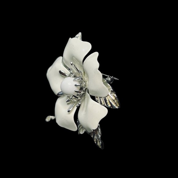 Sarah Coventry Silver Tone And White Enamel Flower Brooch (4610) - Picture 3 of 6